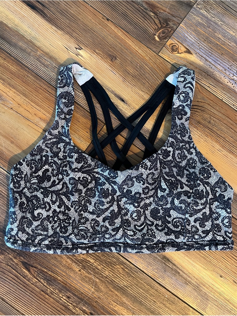 Lululemon Energy Bra “Mini Cinder Lace White Black” Size 4